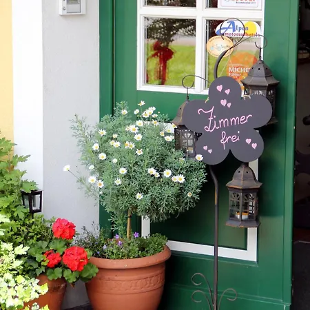 Hotel-pension Wagnermigl Отель Кухль